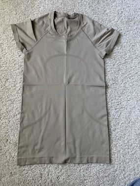 Lululemon Swiftly Tech Short Sleeve Top Size 4